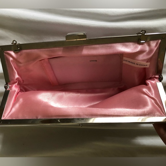 Adorable bedazzled y2k bag 💕 - Picture 3 of 5